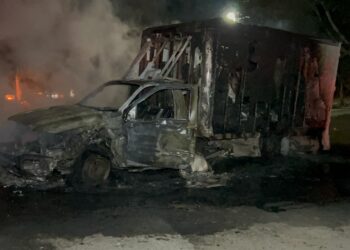 Cerreterazo en ruta Victoria-Monterrey con incendio de tres vehículos