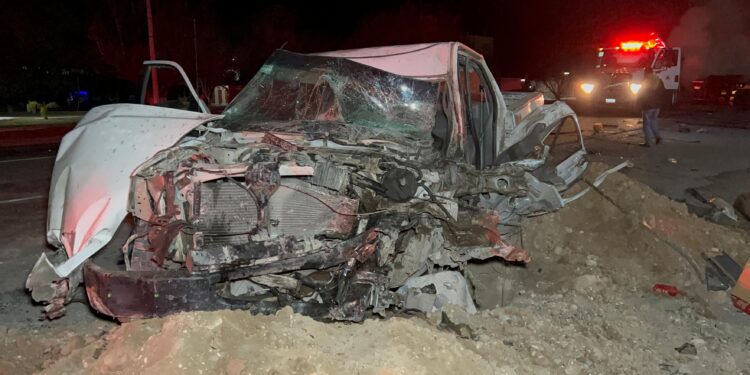 Cerreterazo en ruta Victoria-Monterrey con incendio de tres vehículos