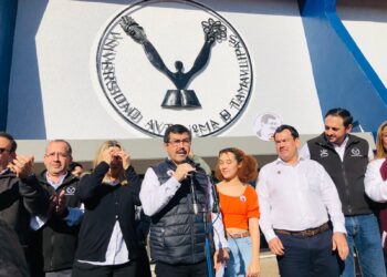 Apuesta Dámaso Anaya a formar estudiantes exitosos en la UAT