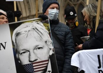 Estados Unidos niega carácter político a cargos contra Assange