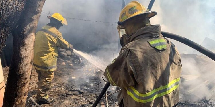 Incendio consume casa de madera en Col, Ignacio Zaragoza de Victoria
