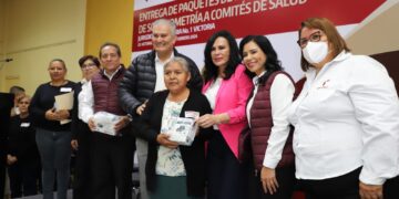 Fortalecen promoción y prevención de la salud con la entrega de kits médicos