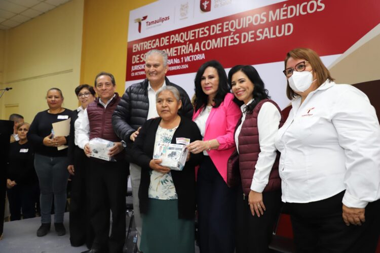 Fortalecen promoción y prevención de la salud con la entrega de kits médicos