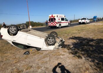 Choque-volcadura en carretera Victoria-Soto la Marina deja dos heridos