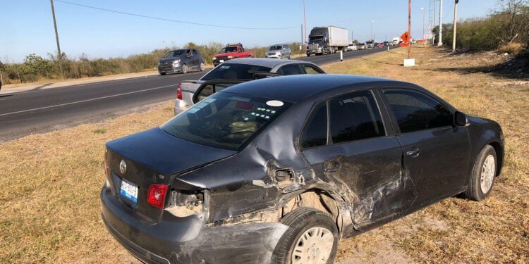 Choque-volcadura en carretera Victoria-Soto la Marina deja dos heridos