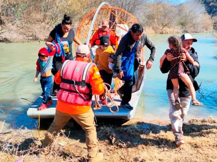 Rescatan en Coahuila a 73 migrantes y localizan tres cuerpos en aguas del Río Bravo