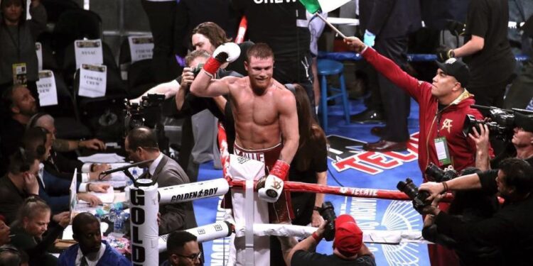 La disputa entre el equipo de David Benavidez y Saúl ‘Canelo’ Álvarez por los títulos de las 168 libras se intensifica