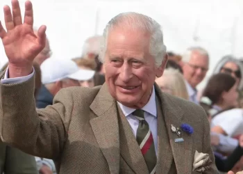 Rey Carlos III padece cáncer; comienza tratamiento y suspende apariciones públicas