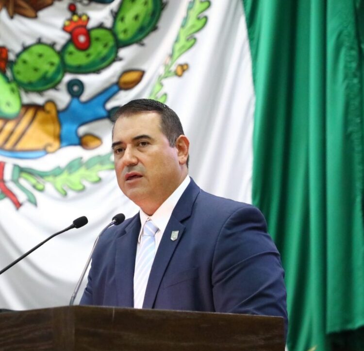 Quiere Félix García “amarrar las manos” a Morena en Congreso con una reforma