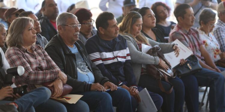 Encabeza alcalde Gattás entrega 110 escrituras a familias victorenses de seis colonias