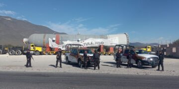 Cierran Carretera Federal 101 tramo Victoria-Tula por transporte de calderas