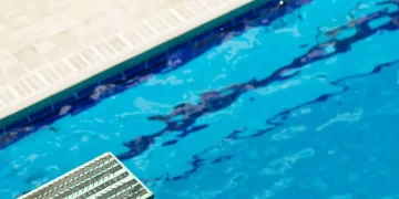 Niño muere ahogado en alberca de club de golf de Monterrey