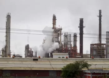 Piden a socios del TMEC frenar contaminación de refinería de Cadereyta