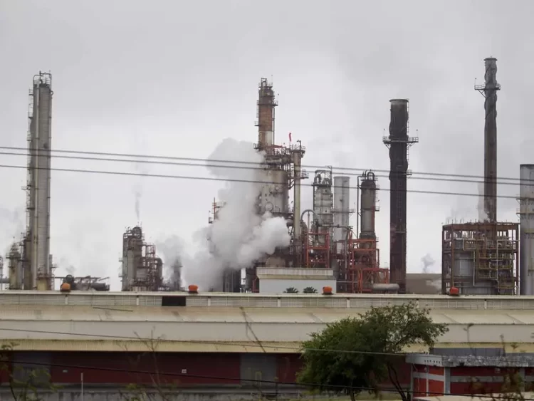 Piden a socios del TMEC frenar contaminación de refinería de Cadereyta