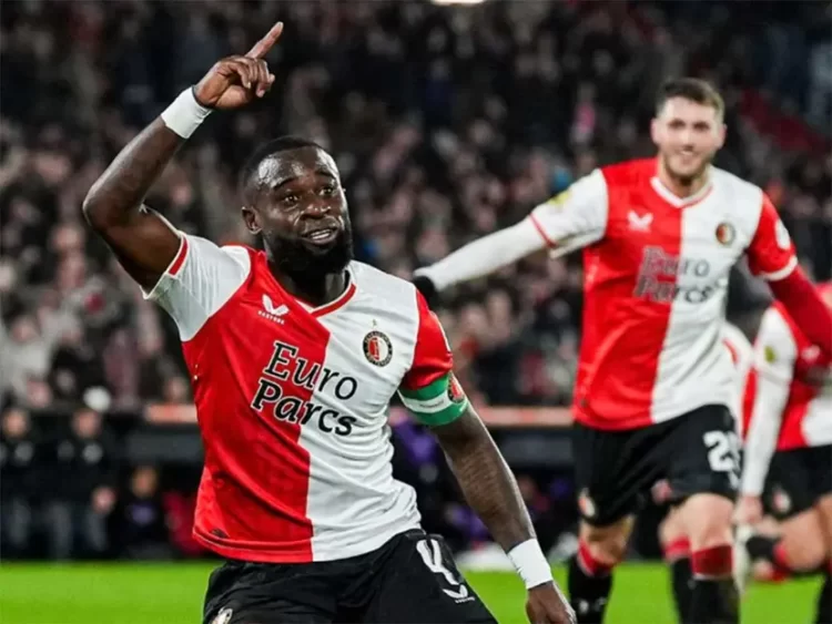 Feyenoord y Santi Giménez avanzan a semifinales de Copa en Holanda
