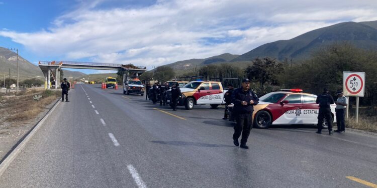 Cierran carretera Federal 101 por traslado de calderas para refinería de Hidalgo