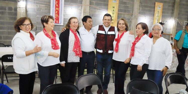 Maestros jubilados reconocen apoyo del presidente de Victoria.