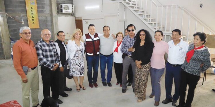 Maestros jubilados reconocen apoyo del presidente de Victoria.