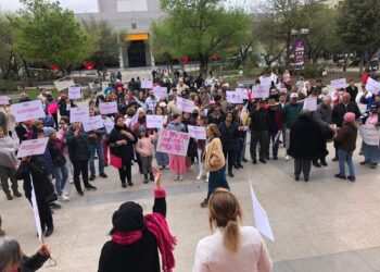 Se manifiestan ciudadanos en favor de la democracia en Cd. Victoria