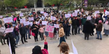 Se manifiestan ciudadanos en favor de la democracia en Cd. Victoria