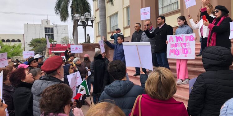 Se manifiestan ciudadanos en favor de la democracia en Cd. Victoria