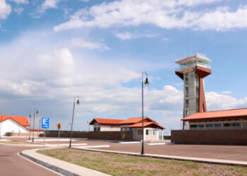 Inicia operaciones el aeropuerto Barrancas del Cobre tras 14 años de controversia