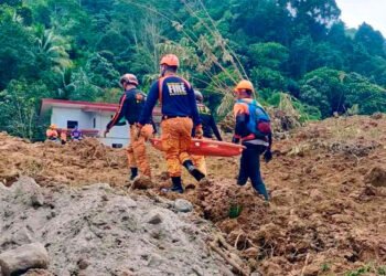 Avalancha sepulta decenas de casas y autobuses en Filipinas