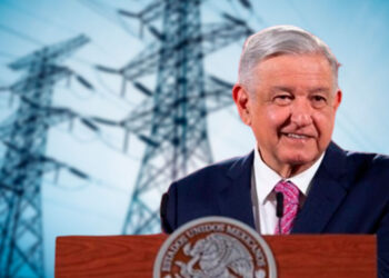 Anuncia AMLO reforma constitucional en electricidad