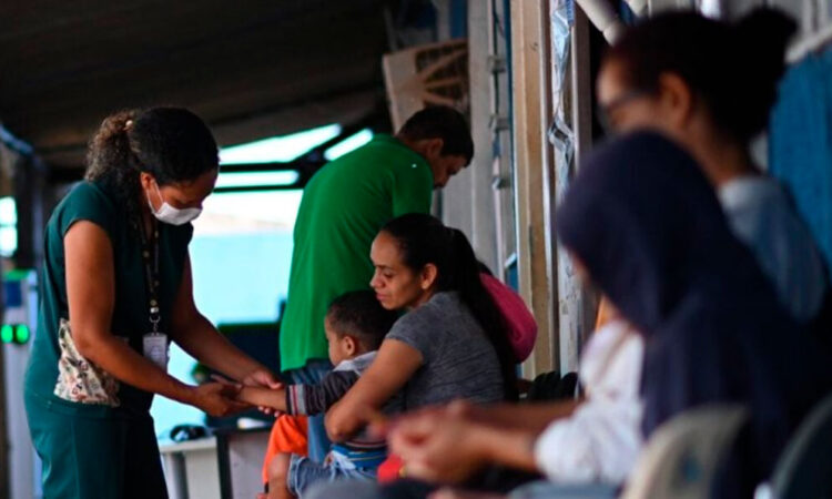 Brasil inicia vacunación contra el dengue en niños ante brote preocupante