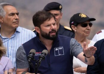 Gabriel Boric reconoce desafíos en la reconstrucción tras incendios en Valparaíso