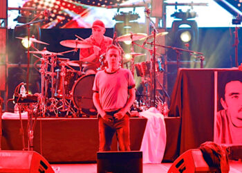 Los Fabulosos Cadillacs hacen vibrar Monterrey con su concierto en la Macroplaza