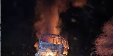 Se incendia autobús