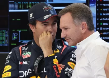 Carlos Sainz lidera con fuerza la sesión de pruebas de la Fórmula 1 en Bahréin