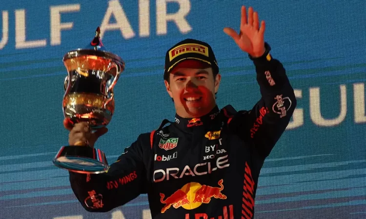 Helmut Marko revela condiciones para la continuidad de Checo Pérez en Red Bull