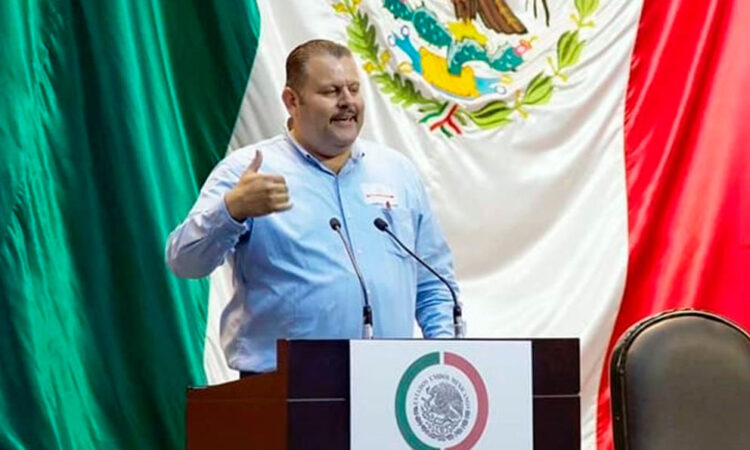 Dirigentes del PRI renuncian en Linares por oposición a alianza con el PAN