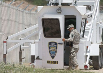 Nuevo Hampshire envía tropas a la frontera sur de Estados Unidos en medio de crisis migratoria