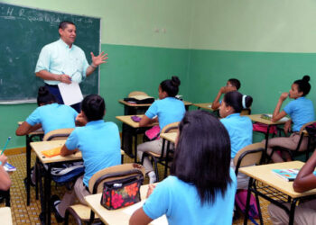 Reubican a maestros por inseguridad