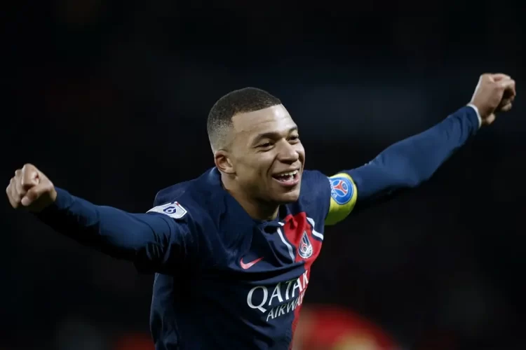 Pep Guardiola evita confirmar rumores sobre el interés del Manchester City en Kylian Mbappé