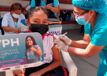 Perú aprueba plan de vacunación para más de 800 mil niños contra el VPH