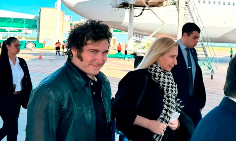 Javier Milei retorna tras gira internacional mientras su proyecto estrella fracasa en el parlamento