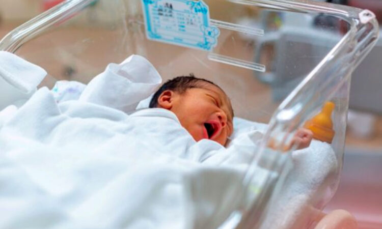 Japón enfrenta una crisis demográfica: nacimientos alcanzan mínimo histórico