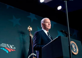 Biden bromea sobre su memoria en medio de polémica sobre su estado cognitivo