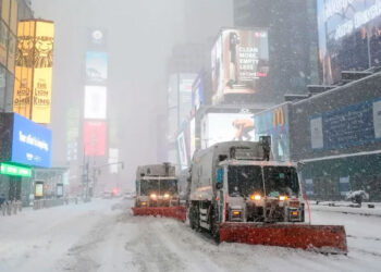Nueva York se prepara para una tormenta de nieve: escuelas cerradas y activación de plan de emergencia