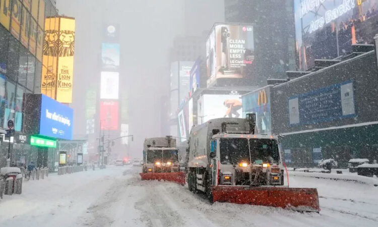 Nueva York se prepara para una tormenta de nieve: escuelas cerradas y activación de plan de emergencia