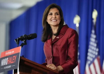 Nikki Haley se mantiene firme en la carrera presidencial republicana a pesar de derrota frente a Trump