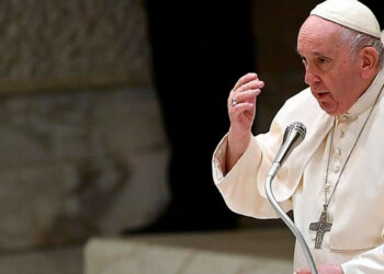 El Papa Francisco advierte sobre límites peligrosos