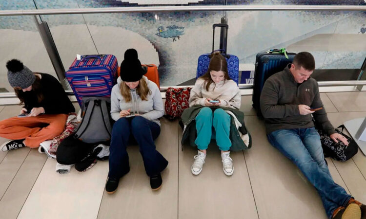 Tormenta invernal paraliza el noreste de Estados Unidos: más de 1000 vuelos cancelados