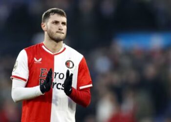 Feyenoord derrota AZ Alkmaar: Santi Giménez sigue sin anotar