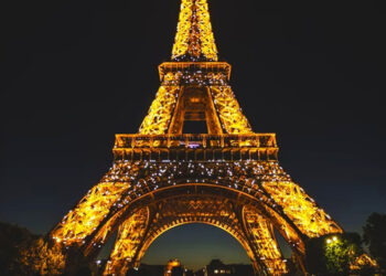 Acuerdo histórico pone fin a la huelga en la Torre Eiffel