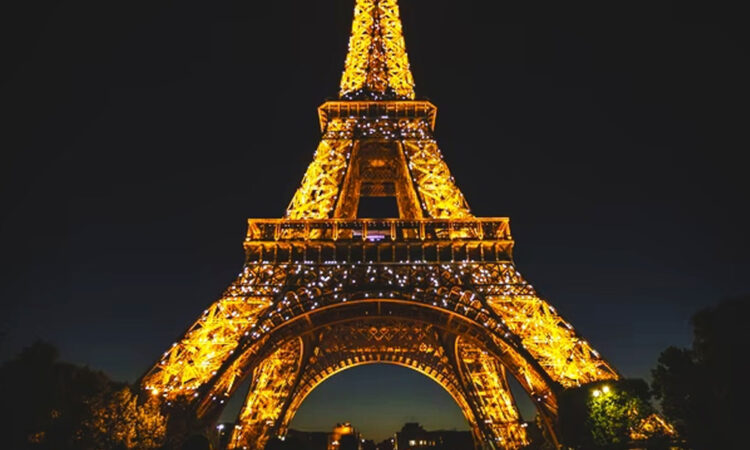 Acuerdo histórico pone fin a la huelga en la Torre Eiffel